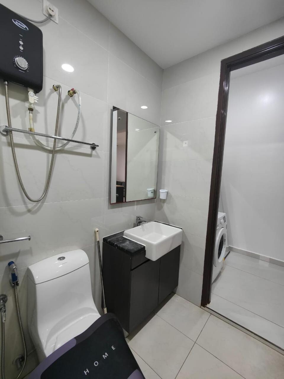 Pangsapuri 08johor, Near Ciq, Danga Bay Free Parking 2br6pax Johor Bahru